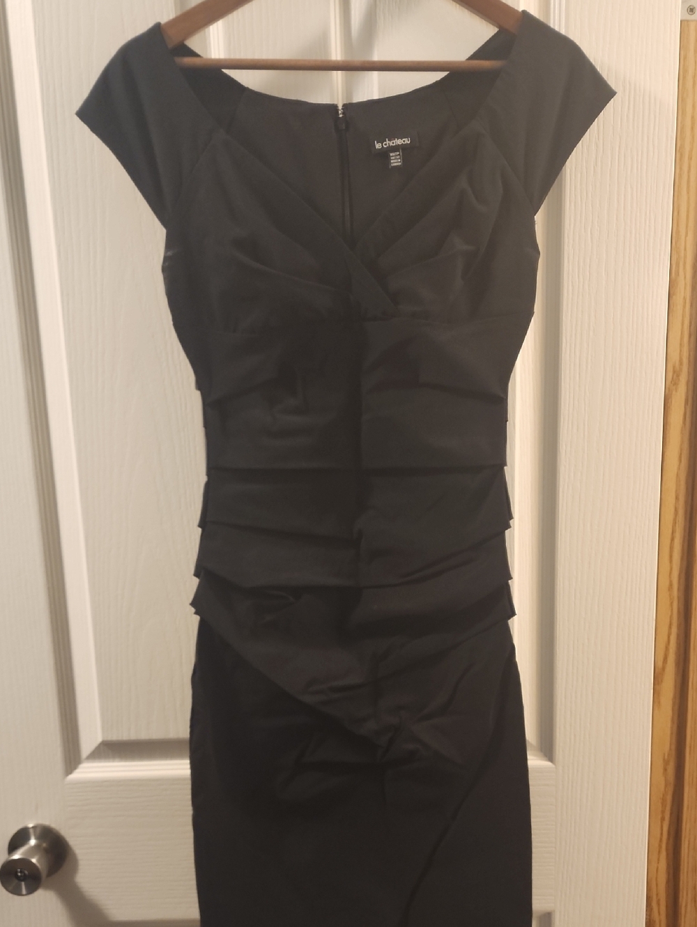 le chateau Black Ruched Cap-Sleeve Midi Sheath Dress